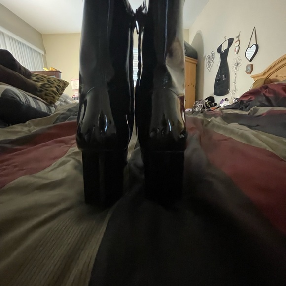 Authentic LV Patent Leather Boots with the Flower Heels. - Picture 15 of 16